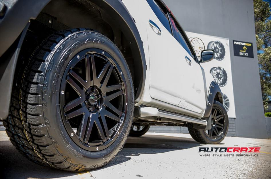 NISSAN NAVARA RAMPAGE SATIN BLACK
